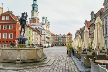 Poznan'da tarihi belediye binası mimarisi