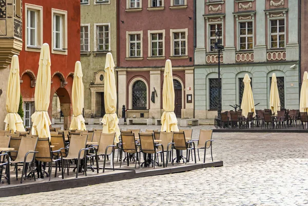 Zabytkowy rynek Starego miasta kolorowy budynek w Poznaniu — Zdjęcie stockowe