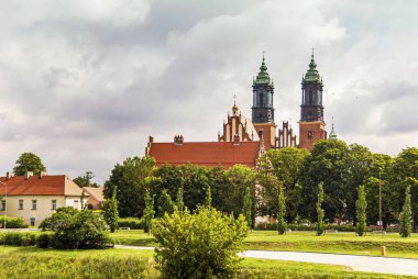 Poznan'daki Tarihi Bazilikası Peter ve Paul kilisesi