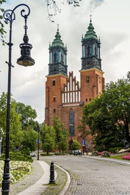 Poznan'daki Tarihi Bazilikası Peter ve Paul kilisesi