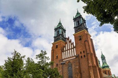 Poznan'daki Tarihi Bazilikası Peter ve Paul kilisesi
