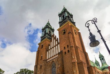 Poznan'daki Tarihi Bazilikası Peter ve Paul kilisesi
