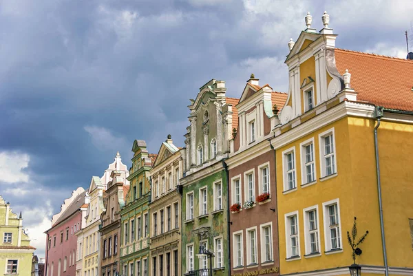 Vieille ville historique marché bâtiment coloré à Poznan — Photo