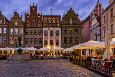 Poznan restoran ve kafe ile eski ünlü kare pazar