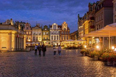 Poznan restoran ve kafe ile eski ünlü kare pazar