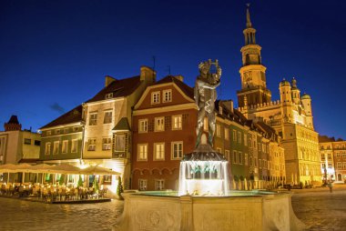 Poznan restoran ve kafe ile eski ünlü kare pazar