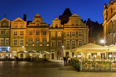Poznan restoran ve kafe ile eski ünlü kare pazar
