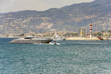 Cannes 'da yatlar ve tekneler ile Sea Bay Marina