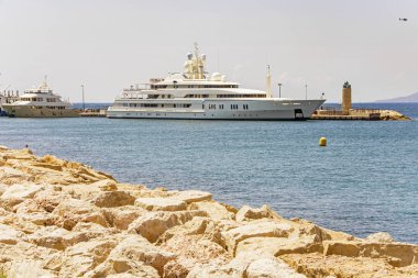 Cannes 'da yatlar ve tekneler ile Sea Bay Marina