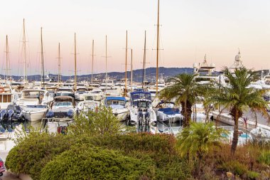 Cannes 'da yatlar ve tekneler ile Sea Bay Marina