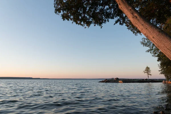 Lago Manitou costa tramonto paesaggio sull'isola di Manitoulin — Foto Stock