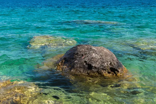 Bruce Peninsula shoreline at Cyprus Lake National Park Ontario o — Stock Photo, Image