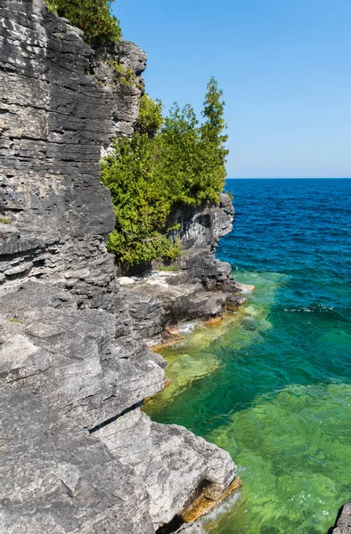 Bruce Peninsula shoreline at Cyprus Lake National Park Ontario o — Stock Photo, Image