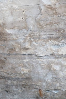 Closeup kalker kaya yüzüne yıpranmış tabakaları ve Jeoloji walpaper ve arka plan ayrıntılarını gösteren. Dikey yazdırma yönü