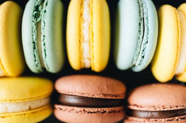 Koyu arka planda Makaron makro görünümü