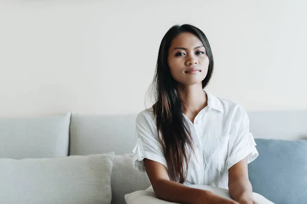 Portrait of the Beautiful Asian woman with long dark hair si — Stok Foto