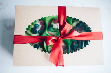 Içinde cupcakes ile Hediye kutusu