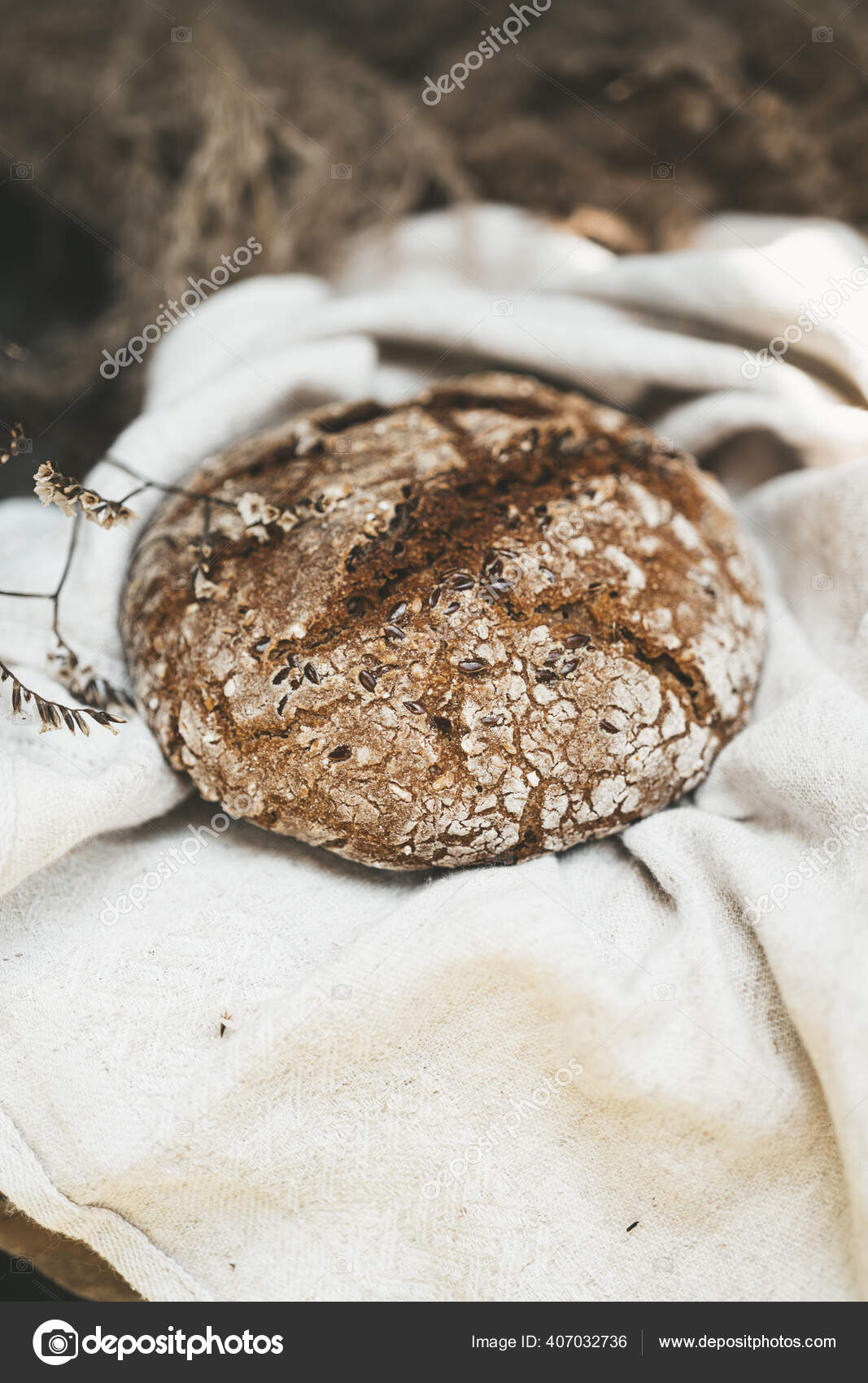 Masih Hidup Roti Gandum Masih Hidup Roti Gandum Hitam Dalam Stok Foto C Natalie Magic 407032736