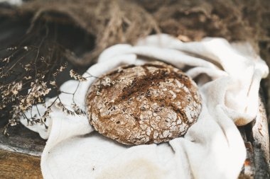 Çavdar ekmeğinin durgun yaşamı Kırsal tarzda çavdar ekmeğinin yaşamı