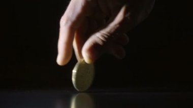 yavaş hareket başları veya kuyrukları çevirmek için sikke atma vurdu