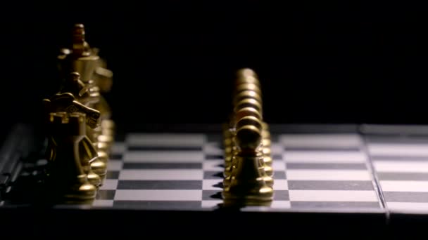 競争と戦略のためのチェスボードゲームのコンセプト — ストック動画