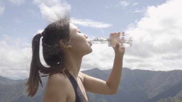 Slow Motion Shot Woman Drinking Water Run — стоковое видео