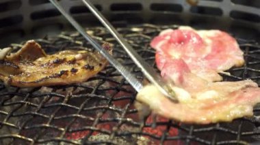 Yakiniku, Japon restoranında ızgara et.