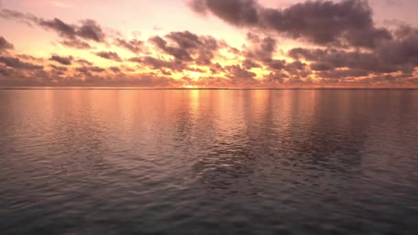 Lever Soleil Coloré Sur Océan Aux Maldives — Video