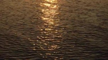 Okyanusu üzerinden renkli gündoğumu