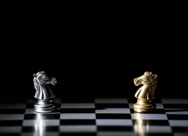 प्रतियोगिता और रणनीति के लिए शतरंज बोर्ड खेल — स्टॉक फ़ोटो, इमेज