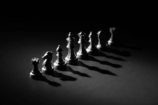 Шахматы настольная игра для конкуренции и стратегии — стоковое фото