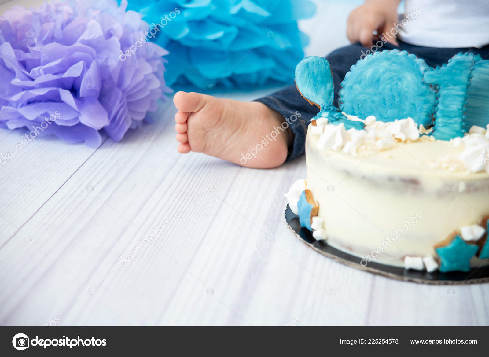 Festive Background Decoration Birthday Cake Letters Saying One Blue  Balloons Stock Photo by ©serenko_nata 225254578