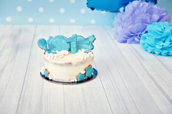 Festliche Hintergrunddekoration Zum Geburtstag Mit Kuchen Blaue Luftballons Atelier Junge — Stockfoto