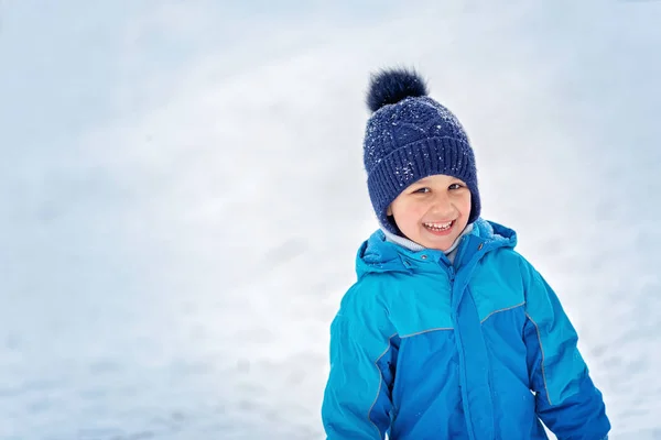 Boy Snow Park Boy Plays Winter Wood Adorable Child Having — Stock Photo, Image