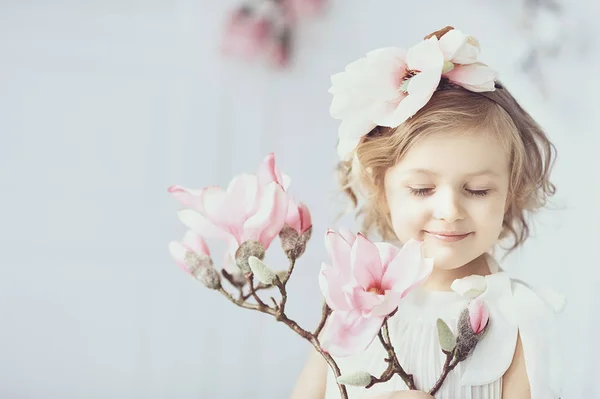 Beautiful Little Girl Closed Her Eyes Holding Branch Flowers Magnolia — Stock Photo, Image