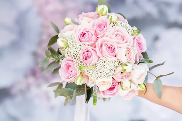 Stylish wedding attributes of bride. classic bride's bouquet — Stock Photo, Image