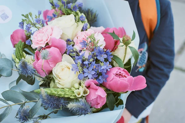 A bouquet for the first beloved teacher on the first of September. Flowers for the last bell. day of knowledge. beginning of the school year — Stock Photo, Image