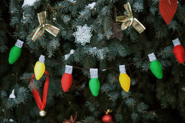 Garland Hand Made Felt Light Bulbs Tree Branches Christmas Concept — Stock Photo, Image