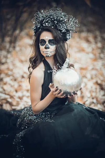 Closeup portrait of Calavera Catrina in black dress. Sugar skull makeup. Dia de los muertos. Day of The Dead. Halloween — Stock Photo, Image