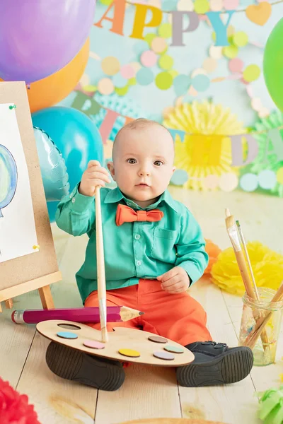 Dekoracja Pierwsze Urodziny Chłopca Rozbić Ciasto Stylu Malarza Sztuki Dziecko — Zdjęcie stockowe