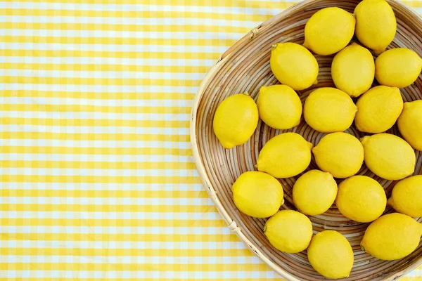 Teller Mit Reifen Frischen Zitronen Vorhanden Ansicht Von Oben Vitaminkonzept — Stockfoto