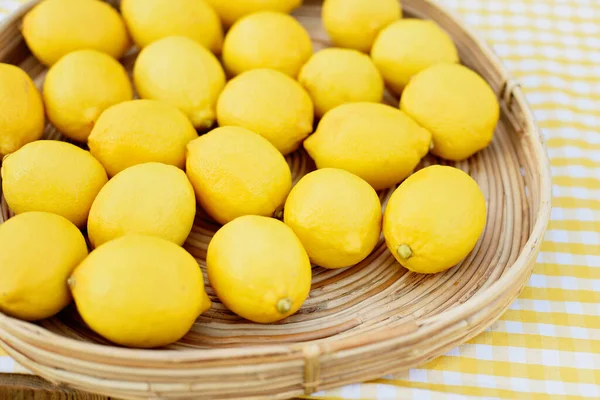 Assiette Avec Des Citrons Frais Mûrs Concept Vitamines Espace Copie — Photo