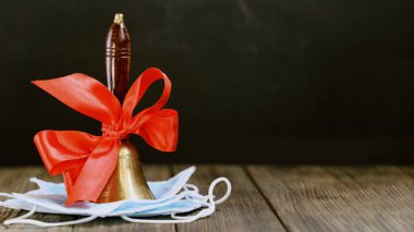 Okulun karantina geçmişine. Okul yılının başlangıcı.