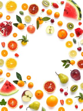Karpuz dilimleri, limon ve greyfurt dilim ve yeşil ile Seamless modeli beyaz arka plan üzerinde bırakır 