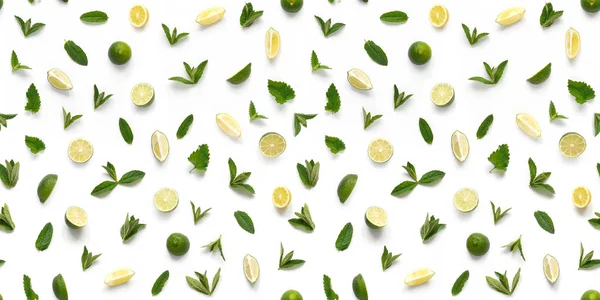 Limão Verde Fatiado Com Folhas Hortelã Isoladas Fundo Branco — Fotografia de Stock