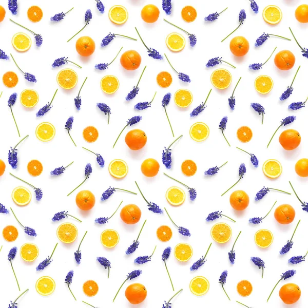 Χωρίς Ραφή Πρότυπο Φρέσκα Πορτοκάλια Και Μοβ Λουλούδια Muscari Λευκό — Φωτογραφία Αρχείου