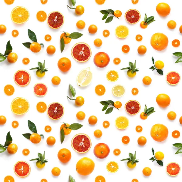 スライスしたブラッド オレンジ レモン みかんの白い背景の上の平面図 — ストック写真