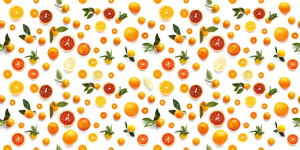 スライスしたブラッド オレンジ レモン みかんの白い背景の上の平面図 — ストック写真