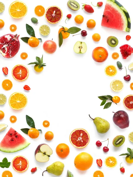 Karpuz dilimleri, limon ve greyfurt dilim ve yeşil ile Seamless modeli beyaz arka plan üzerinde bırakır 