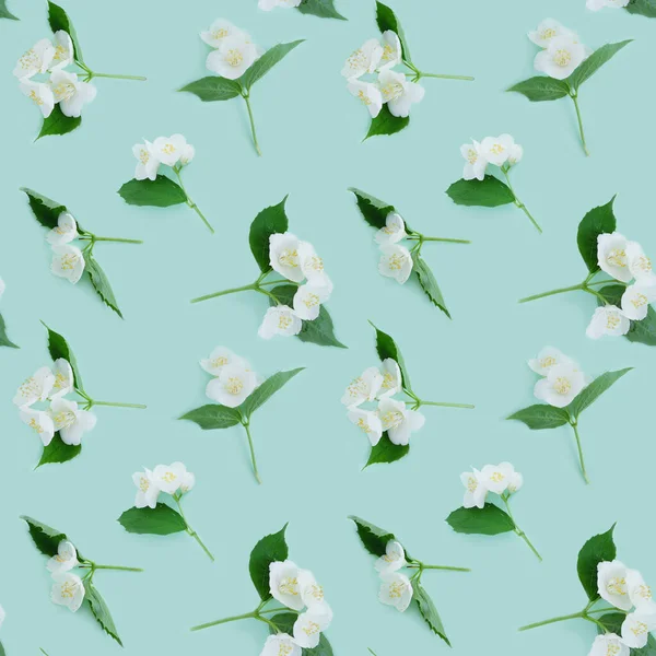 Bezszwowy Wzór Białymi Kwiatami Niebieskim Tle — Zdjęcie stockowe